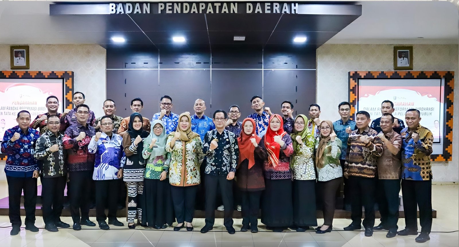 Kepala Bapenda Lampung Bersama Inspektur Provinsi Lampung Berikan Pengarahan 2 Kepala Bapenda Lampung bersama Inspektur Provinsi Lampung berikan pengarahan kepada Pejabat Administrator dan Pengawas di Lin