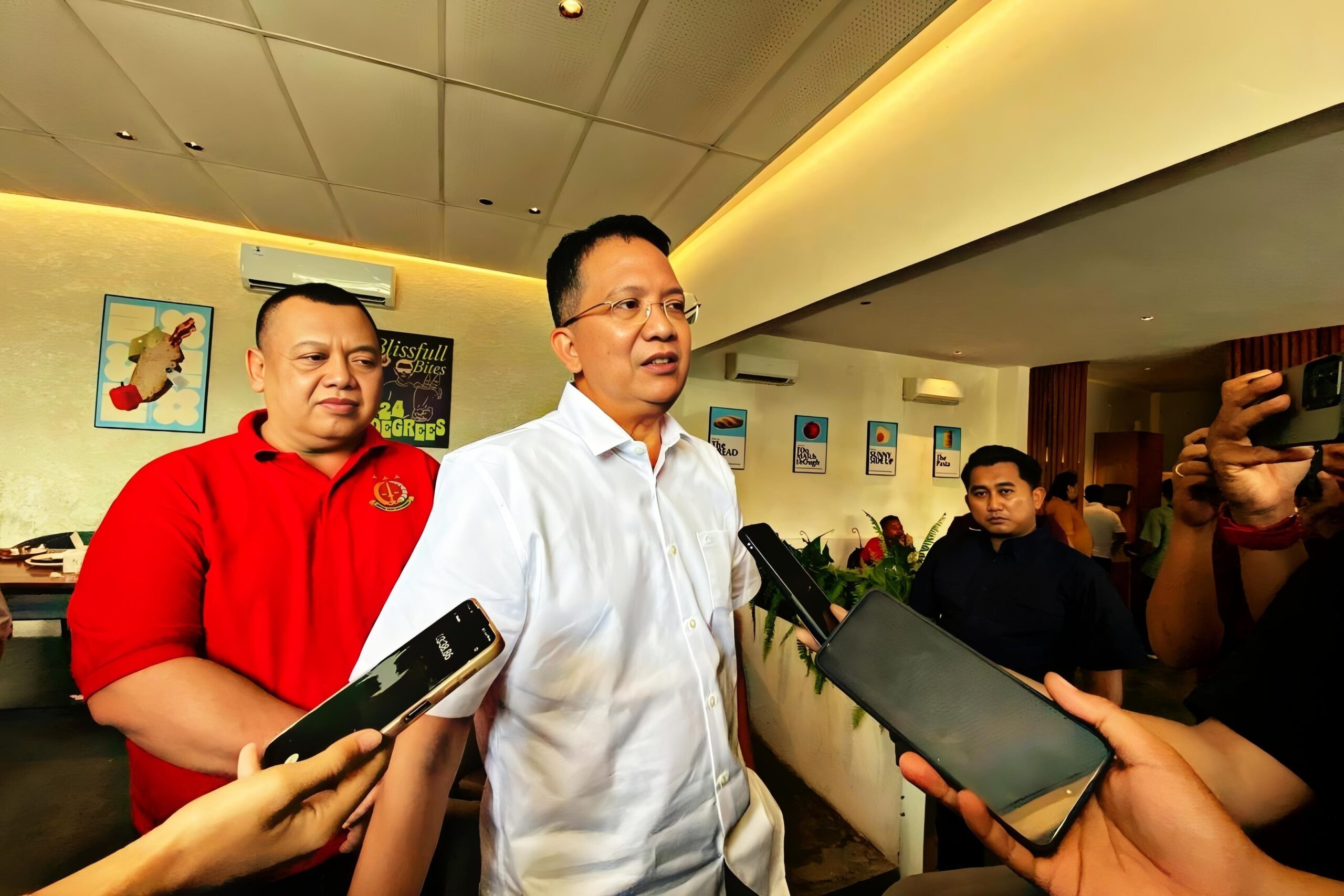 blue and purple neon lights A85ELbKK4Whvk15b 1 scaled