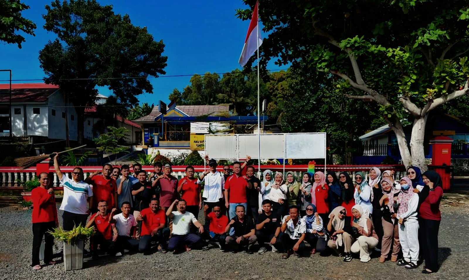 Memperingati Hari Peduli Sampah Nasional 2025 di Lingkungan BPPRD Lampung Selatan 1 Memperingatan Hari Peduli Sampah Nasional 2025 di Lingkungan BPPRD Lampung Selatan