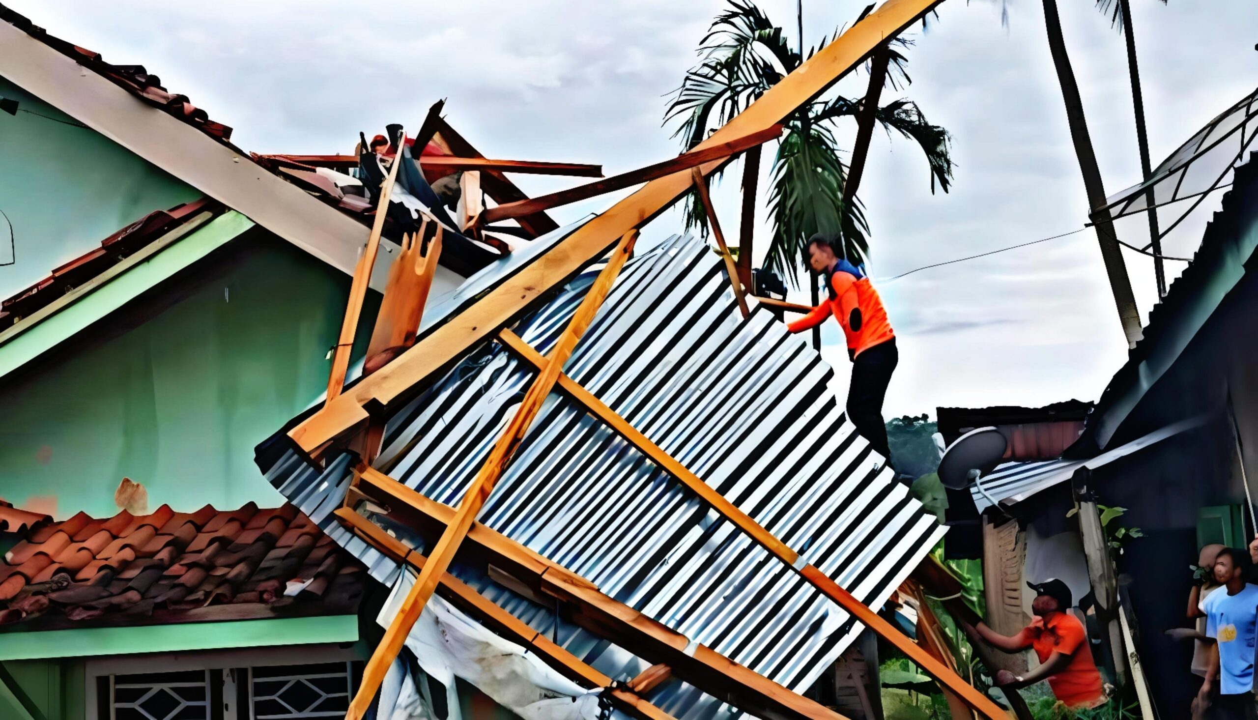 Pemkab dan BPBD Tanggamus Tuai Apresiasi dari Pekon Teratas Atas Kesigapan Tangani Dampak Puting Beliung