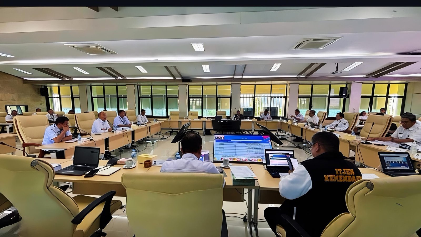 Kepala Bapperida Tanggamus Mendampingi Pj. Bupati Tanggamus dalam Rapat Evaluasi Kinerja Bupati 1 rpt A1aBKzn973s6MVk9 1 scaled