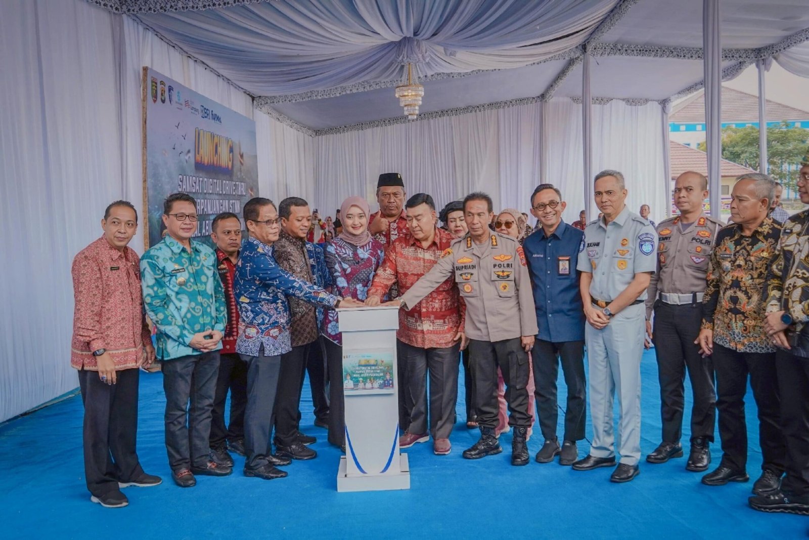 Urus STNK 5 Tahunan Hanya 20 Menit, Bapenda Lampung Luncurkan Samsat Digital Drive Thru Zainal Abidin Pagar alam