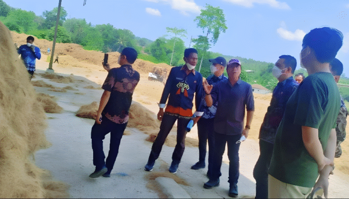 Di Balik Kunjungan Kadisdik: Kepala SMKN Pulau Tabuan Biayai Sekolah dari Kantong Pribadi