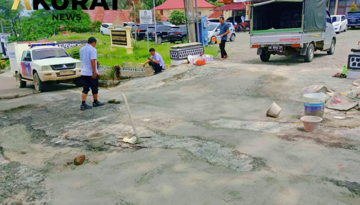 Tanggulangi Kecelakaan, Perbaiki Akses: Inisiatif Swadaya Inspektorat Tanggamus Tambal Jalan Rusak