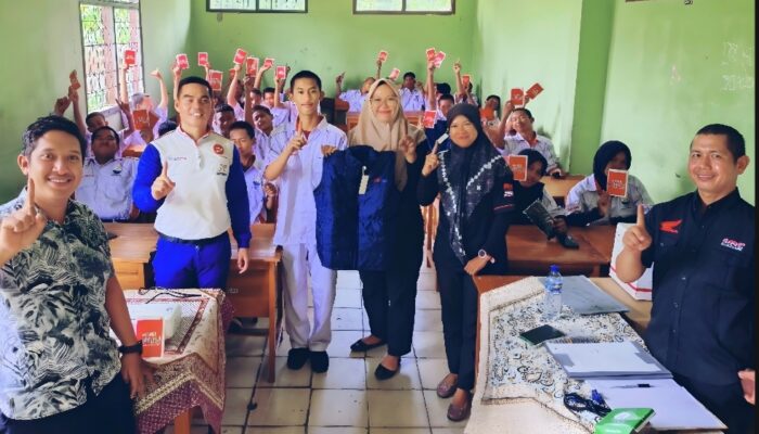 Ciptakan Budaya Aman, 80 Siswa SMKN 2 Kalianda Digembleng Safety Riding TDM Honda