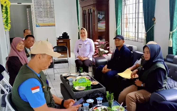 Disbunnak Tanggamus Serbu Dua Kelurahan, Puluhan Anjing dan Kucing Divaksin Rabies Gratis