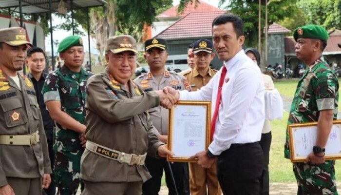 Ungkap Kasus Pembunuhan Kurang dari 12 Jam, Bupati Tanggamus Berikan Penghargaan kepada 15 Personel Polres