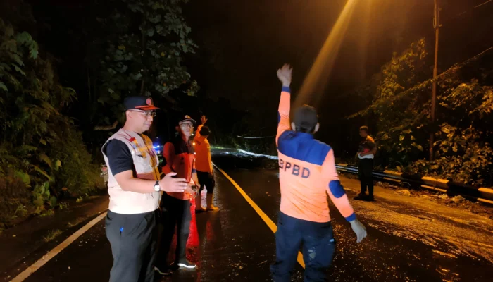 Longsor Tutup Jalinbar Batu Keramat, BPBD Tanggamus Gerak Cepat Pulihkan Lalu Lintas