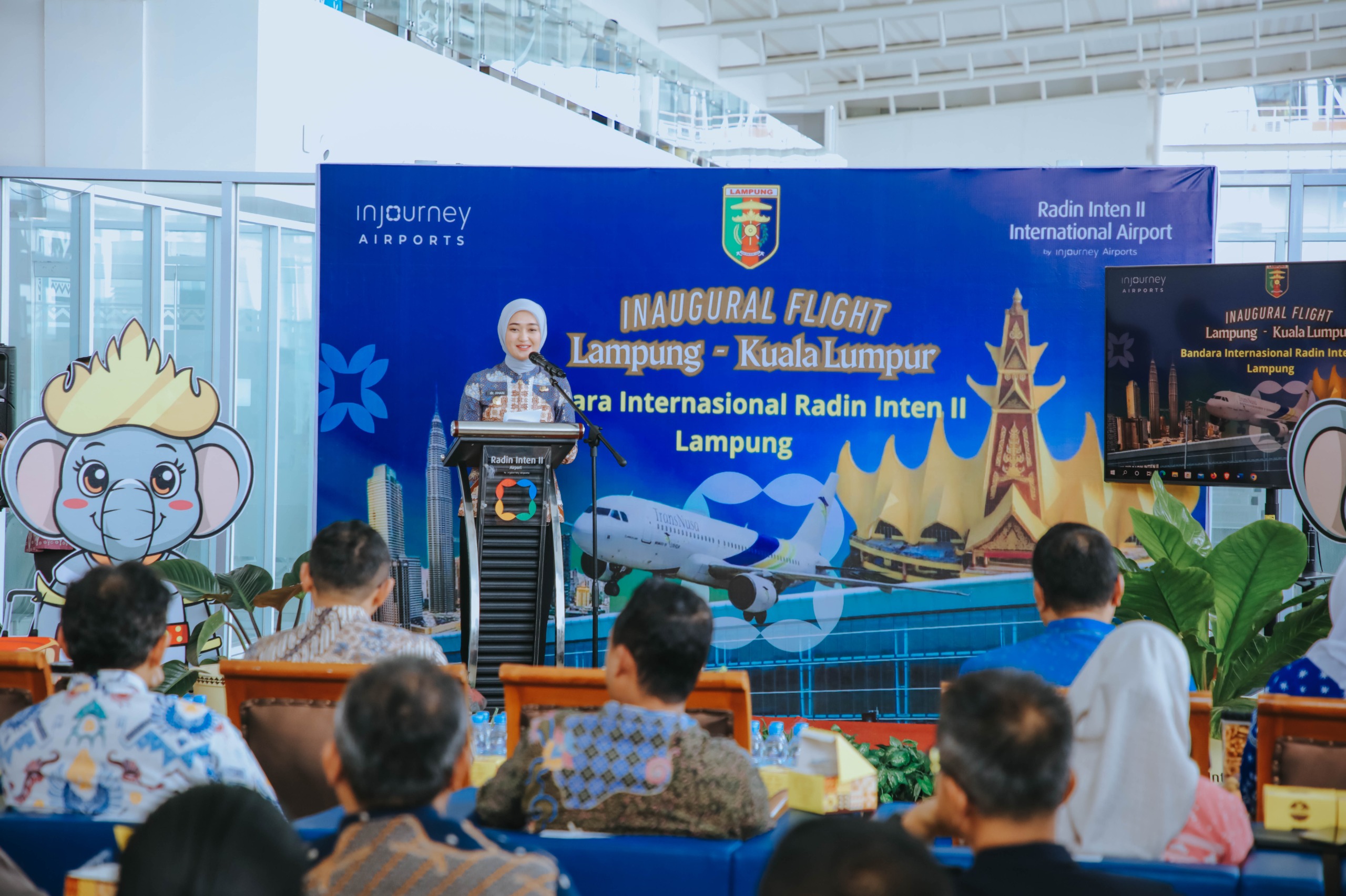 Bandara Radin Inten II, Penerbangan Internasional Lampung, Wagub Jihan Nurlela, Rute Lampung Kuala Lumpur, Penerbangan Perdana, PT Angkasa Pura, Pekerja Migran Lampung, Jemaah Umrah Lampung, Konektivitas Udara, Infrastruktur Lampung.