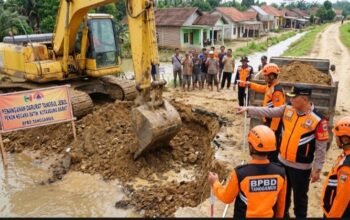 Gerak Cepat Cegah Bencana Meluas: Sinergi Bupati Tanggamus dan BPBD Atasi Tanggul Jebol Tuai Apresiasi