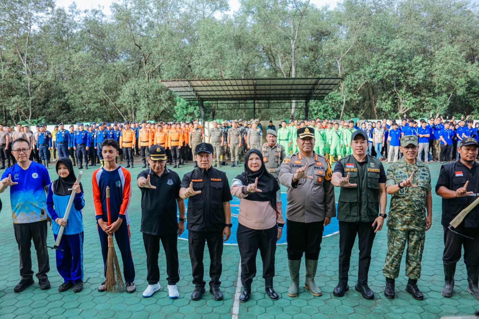 Tindak Lanjuti Arahan Presiden, Pemprov dan Pemkot Bandar Lampung Gelar Gerakan Bersih-Bersih Serentak di Pulau Pasaran