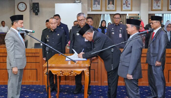 Rotasi Besar-Besaran di Pemprov Lampung! Sekdaprov Marindo Lantik Pejabat Baru, Tegaskan Wajib Jadi Problem Solver