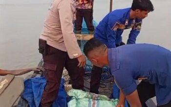 Geger Nelayan Ketapang Temukan Mayat Pria di Tengah Laut Damkarmat Lamsel Gerak Cepat Lakukan Evakuasi