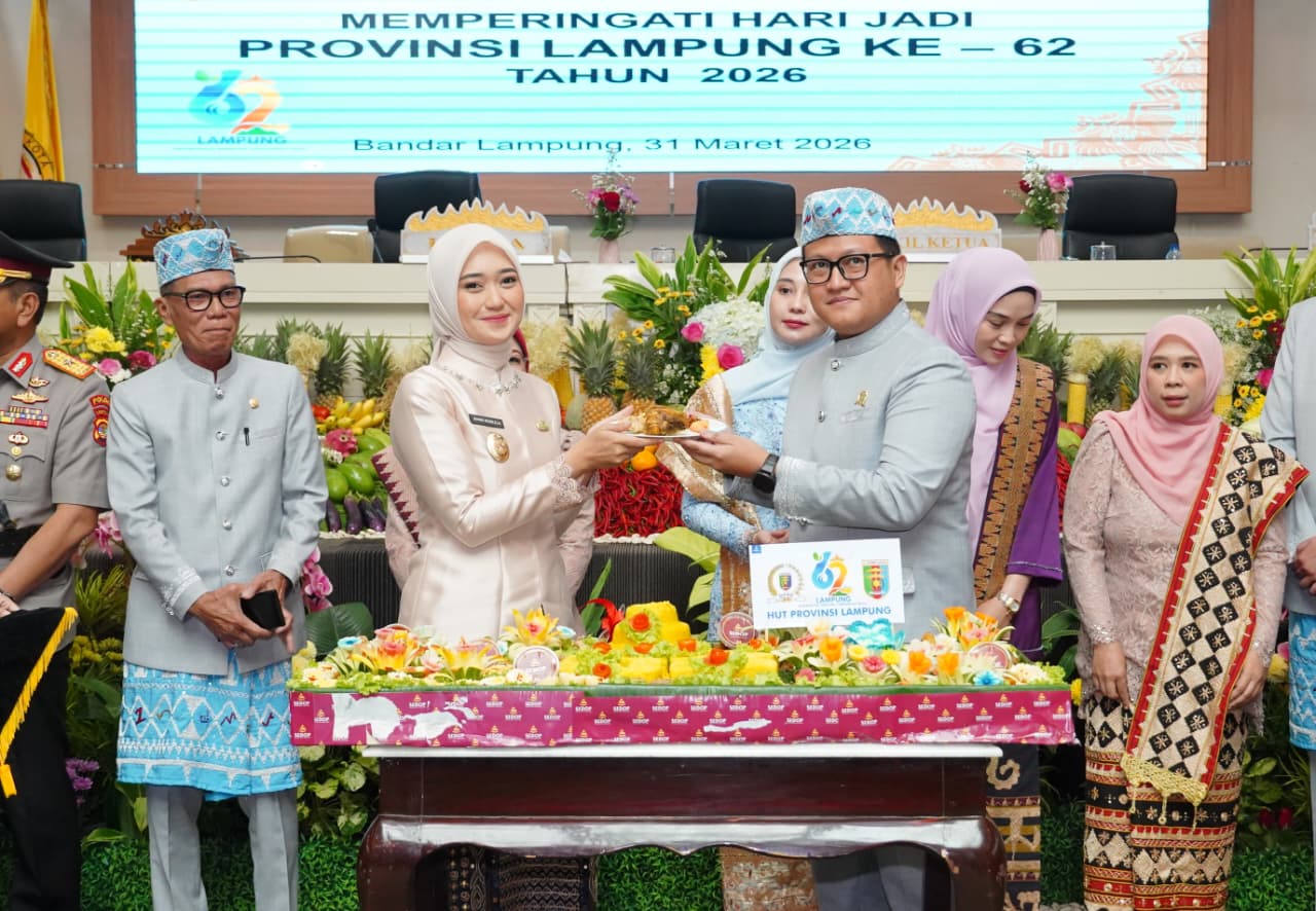 Kado Manis HUT ke-62 Lampung: Kemiskinan Cetak Rekor 1 Digit, Jalan Mulus, Hingga Hapus Uang Komite SMA! 1 Kado Manis HUT ke-62 Lampung: Kemiskinan Cetak Rekor 1 Digit, Jalan Mulus, Hingga Hapus Uang Komite SMA!