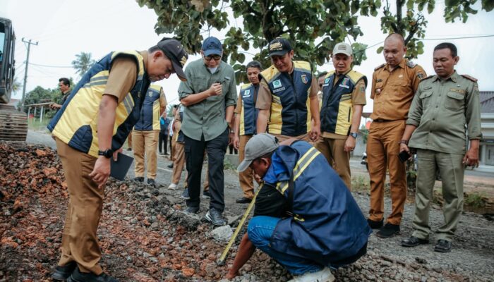 Jalan Kapasitas 8 Ton Dihajar Truk 40 Ton! Gubernur Mirza Kebut Perbaikan Jalur Tol Gunung Batin–Daya Murni